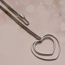 Carica l&#39;immagine nel visualizzatore di Gallery, Collezione LOVE - Collane e bracciali
