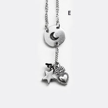 Carica l&#39;immagine nel visualizzatore di Gallery, Collezione VENERE - Collane, bracciali e orecchini - DISPONIBILI IN VARI COLORI, è possibile scegliere l’abbinamento dei CHARMS con i simboli
