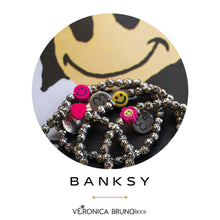 Carica l&#39;immagine nel visualizzatore di Gallery, BANKSY - Bracciali con ciondoli assortiti
